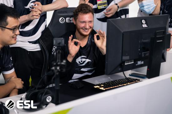 Fa1qtjGaMAAO8DV.jpg